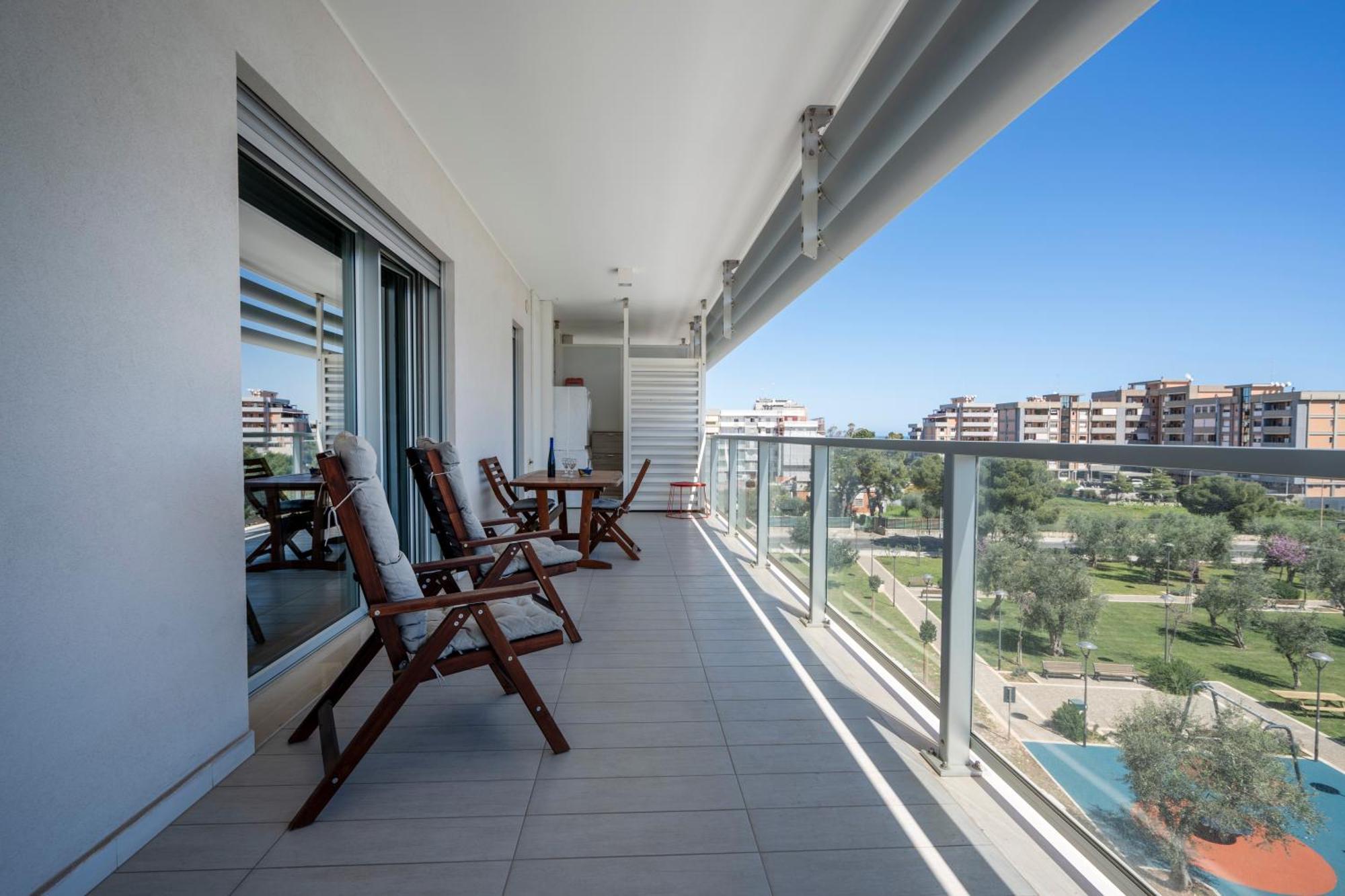 Kind Park - Sleek Apartment With Terrace & Parking Bari Exterior photo